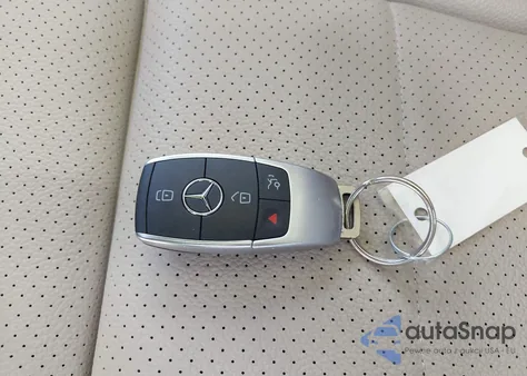 2022 Mercedes-Benz Glc 300 4Matic Suv z USA, uszkodzony, nr VIN W1N0G8EB4NG111226